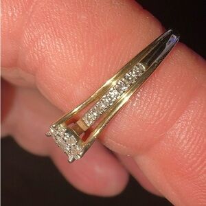 Elegant 10k yellow Gold  Diamond Ring